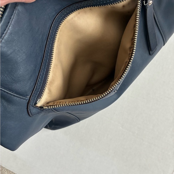 Coach Elegant Navy Leather Shoulder Bag - Picture 5 of 9